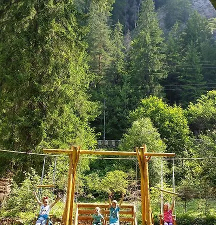 Casa Vranceana * Lacu Rosu